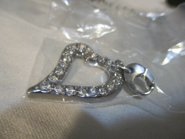 AVON Rhinestone Silvertone 1″ Heart Charm & 16 1/2″ w/3 1/2″ex Silvertone Chain