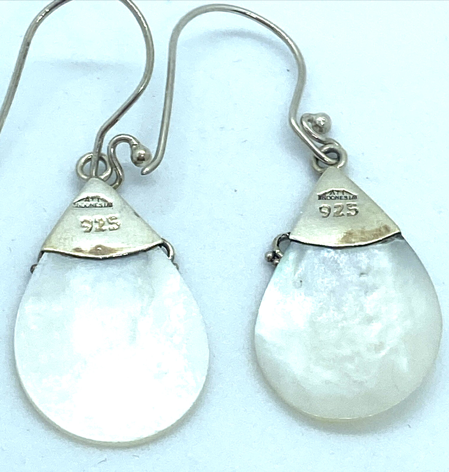ATI Sterling Silver / 925 Mother of Pearl Drop Pendant Necklace ‘& Earrings Set