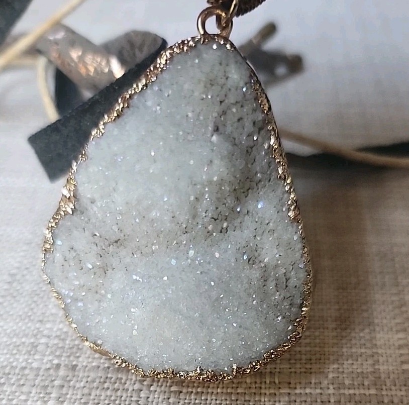 Anthropology seraphina Druzy pendant necklace Boho Nature Vibes Raw Beauty