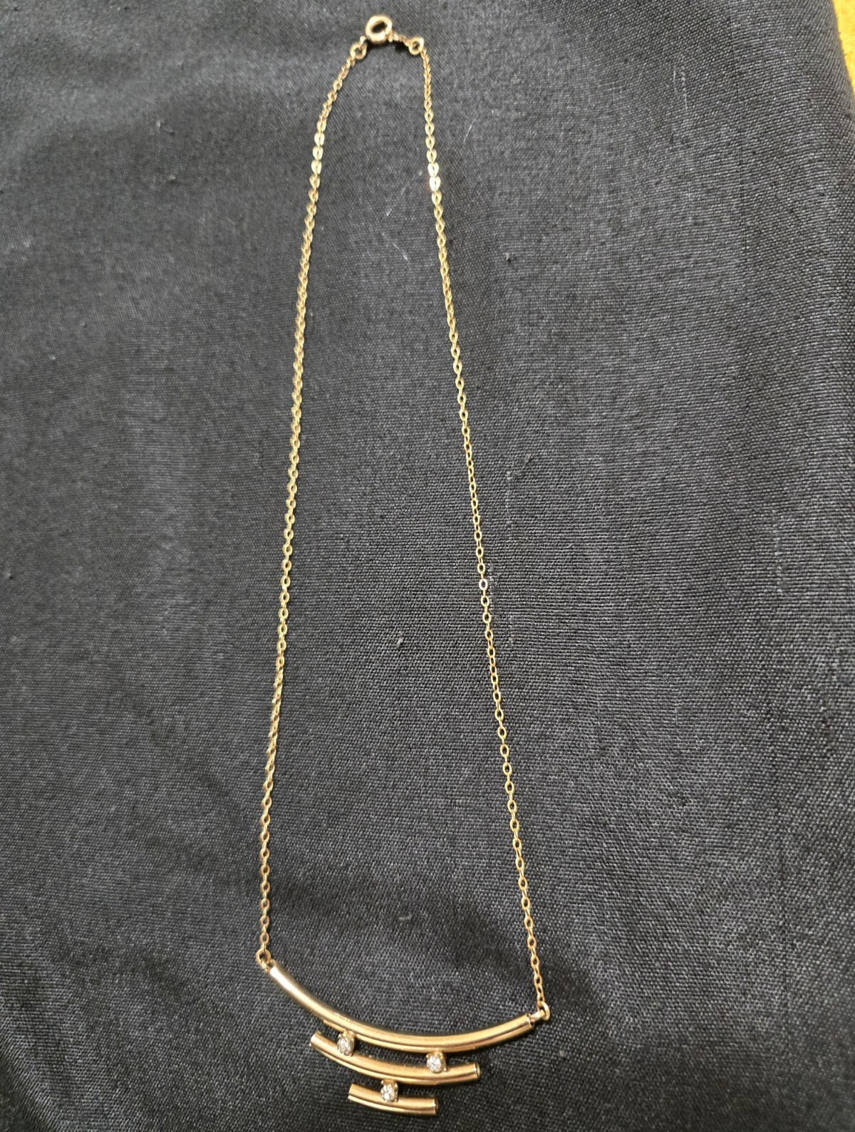 D.E.C Signed 14K Yellow Gold Bar Pendant Necklace w/ 3 CZ, 18″ Cable