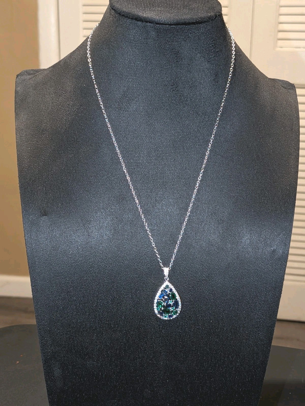 Women’s Moissanite Dazzling Green/Blue Sapphire Pendant Teardrop Necklace 18″