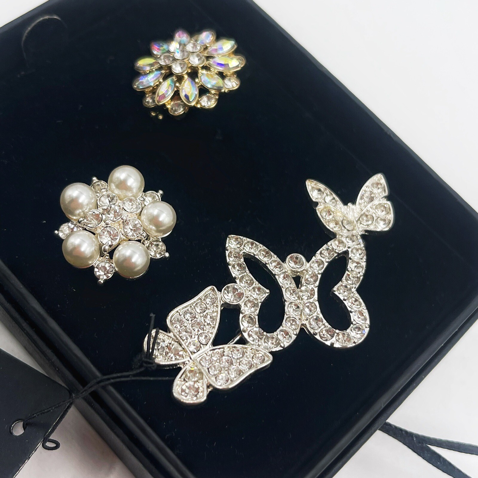 NEW JON RICHARD DEBENHAMS COLLECTION SET OF 3 LOVELY BROOCHES IN ORIGINAL BOX