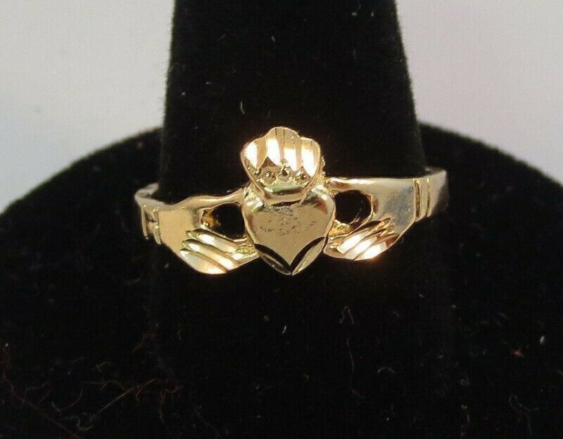 14KT GOLD PLATED CLADDAGH IRISH CELTIC WEDDING RING , SIZE 6