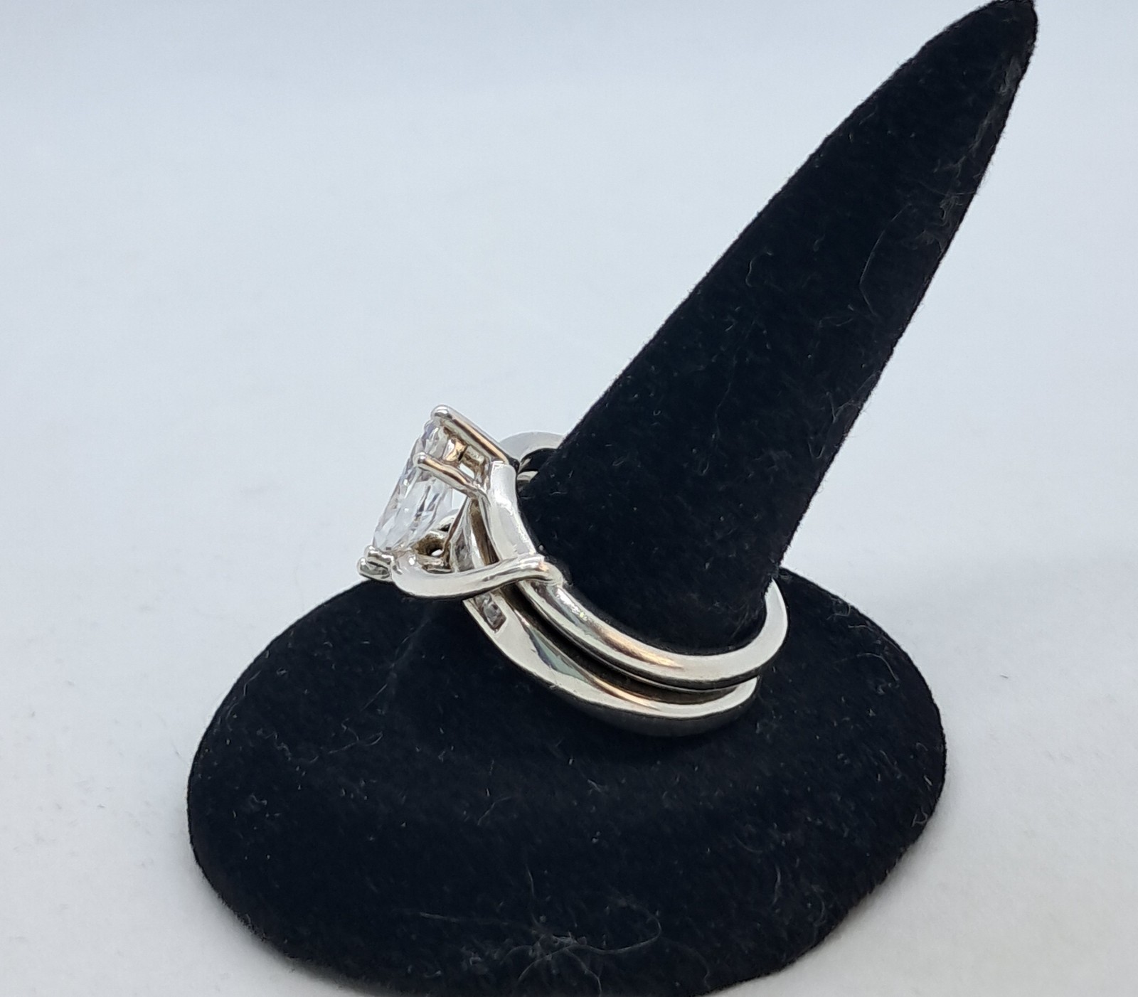 DIAMONIQUE STERLING SILVER RING WITH LARGE MARQUISE CZ & ROUND CZ ACCENTS SIZE 6