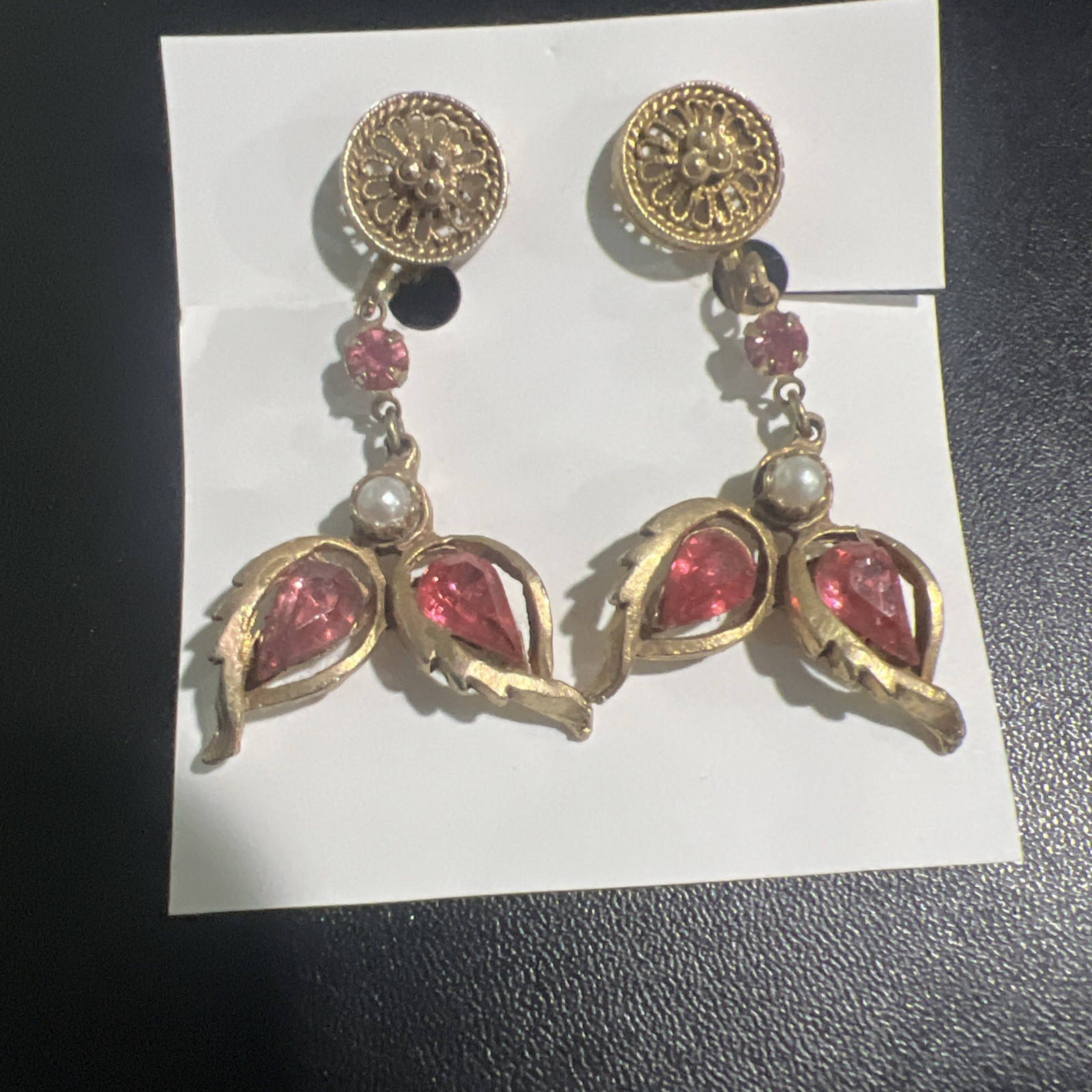 Vintage costume jewelry clip on earrings for women pink rhinestone, gold color ￼