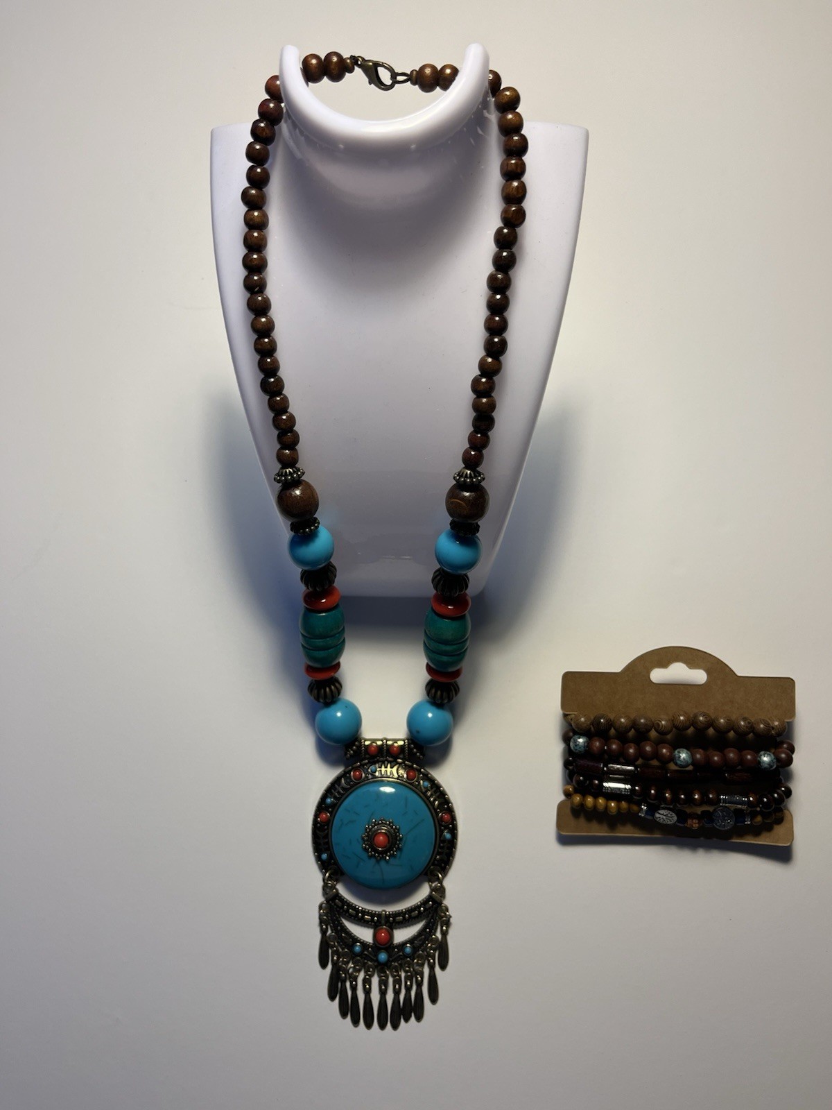 Beaded Necklace w/Pendant plus 5 Braclets