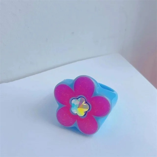 Multicolored resin oil drop ring, oval geometric style, adorned with flowers