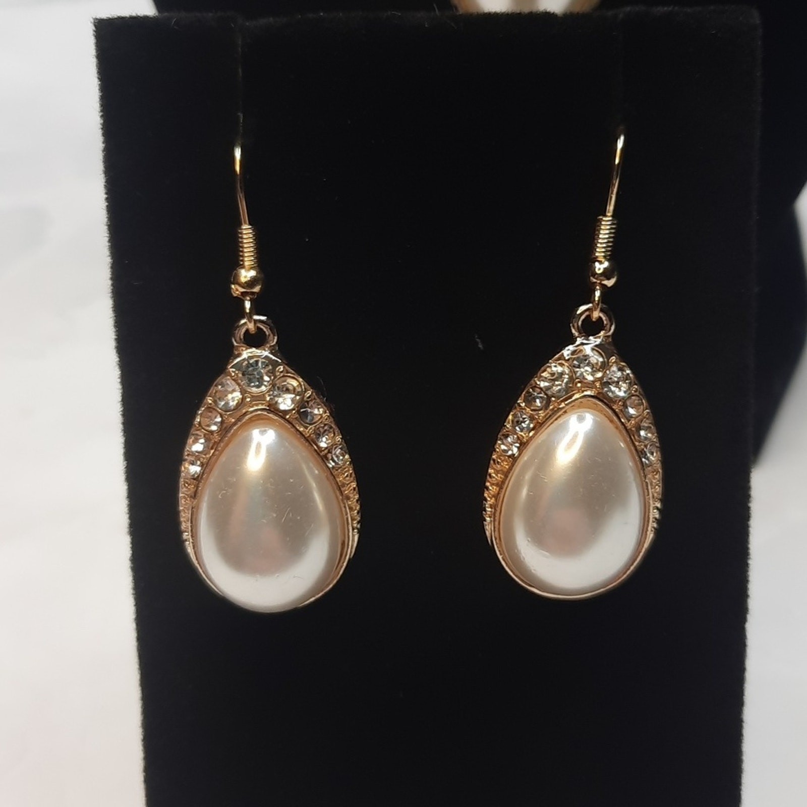 Pearlescent and Clear Crystal Statement Necklace Set