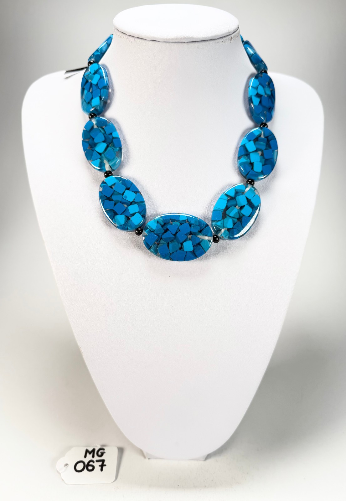 Marion Godart – Confetti “Forme Ovale” Blue Mix Resin Necklace