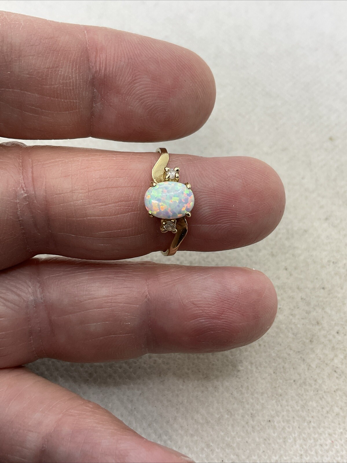 CUTE Solid 14K Yellow Gold 0.54CTW Created Opal & White CZ Ring 1.7gr. Size 7.5