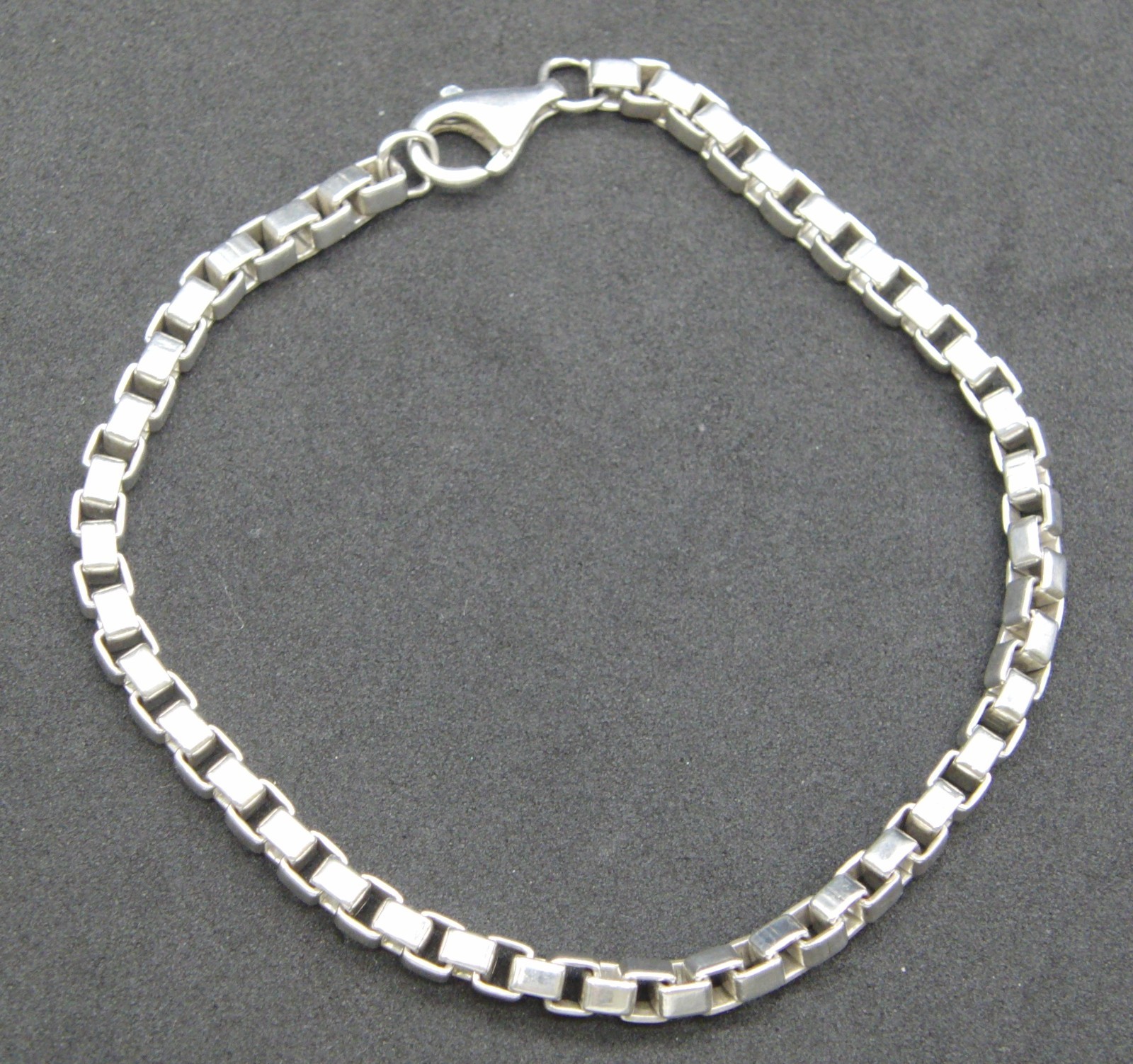 Tiffany & Co. Sterling Silver Venetian Link Bracelet B122