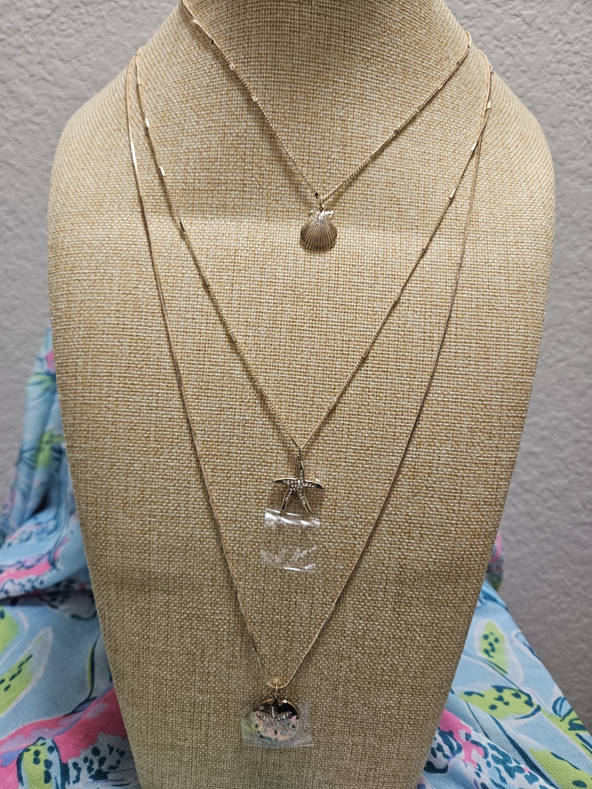 Tommy Bahama Long Shellman triple layer necklace NWT $78
