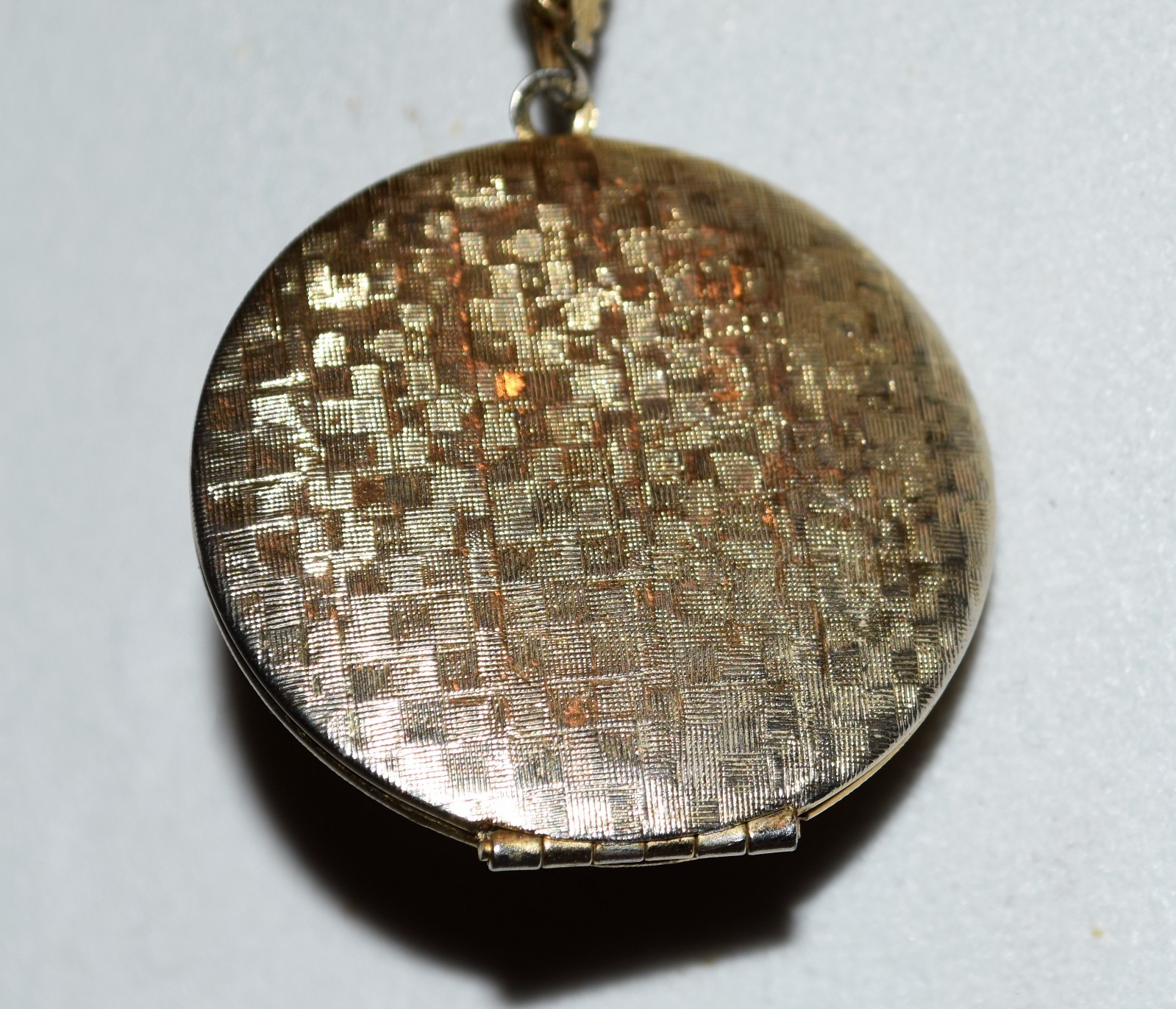Vintage Red Enamel Faux Pearl on Dome Gold Tone Round Locket 24″ Chain