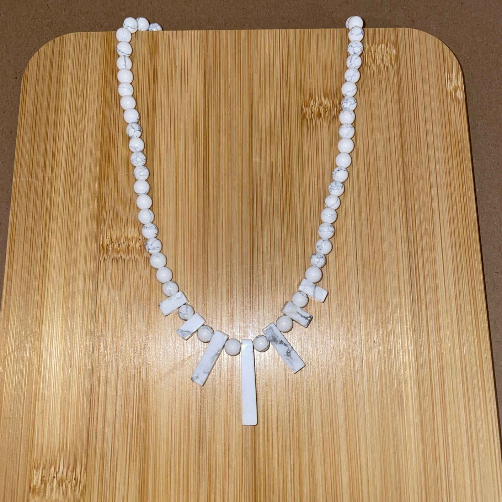 CONSTITUTED white HOWLITE NECKLACE- 18″ TO 20″ -SILVERTONE