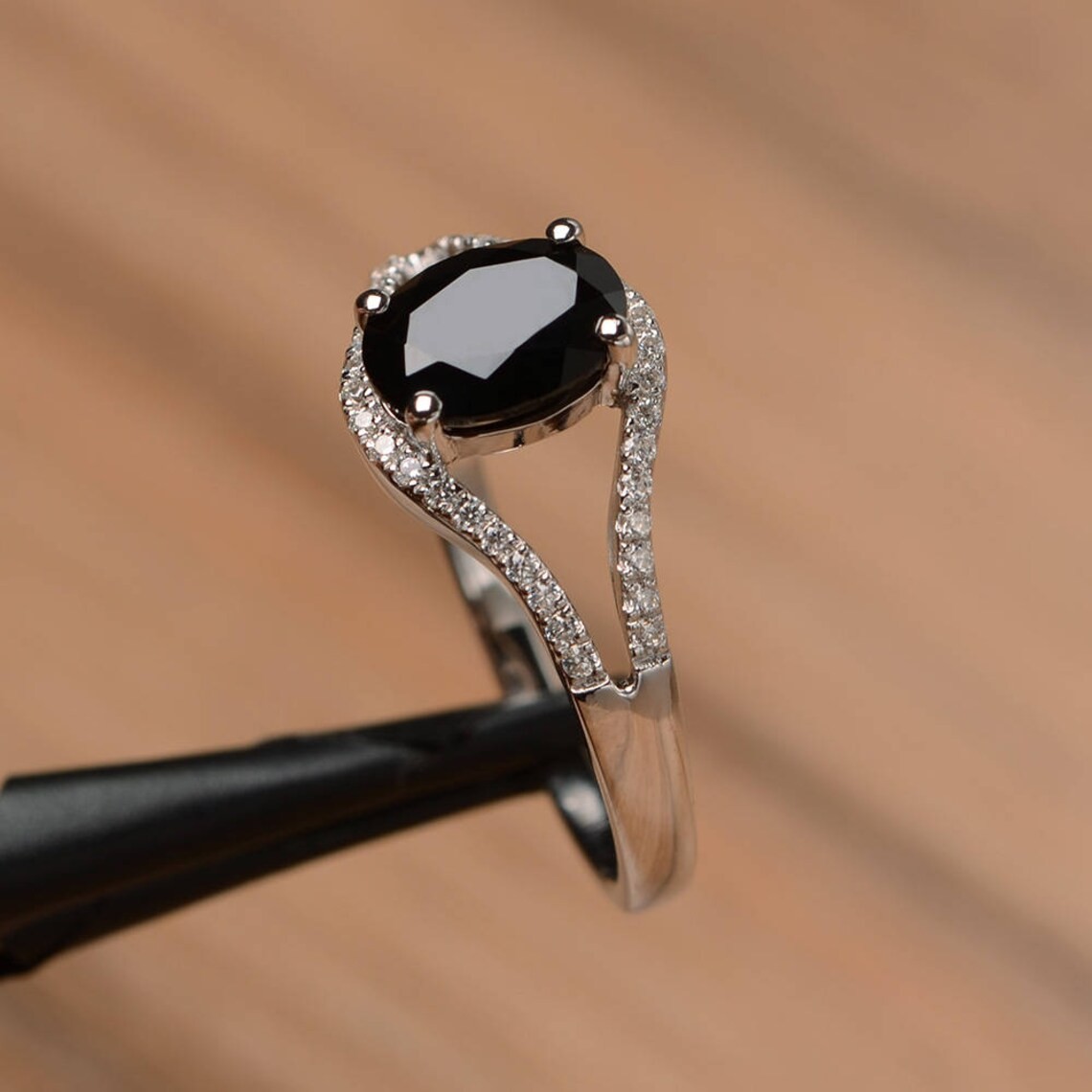 2CT Black Spinel Oval Gemstone 925 Silver Plated Minimal Ring Duty Free