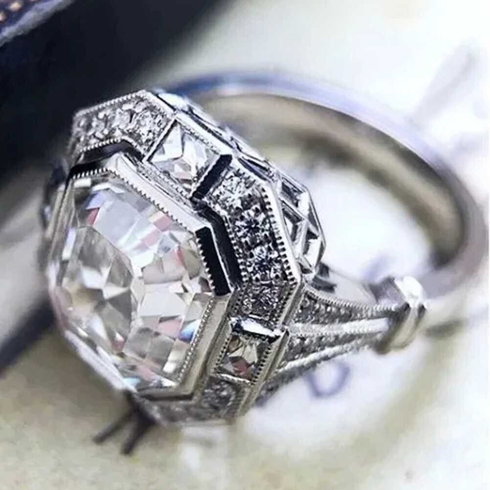 Elegant 925 Sterling Silver White Topaz Charms Wedding Engagement Ring Size 9