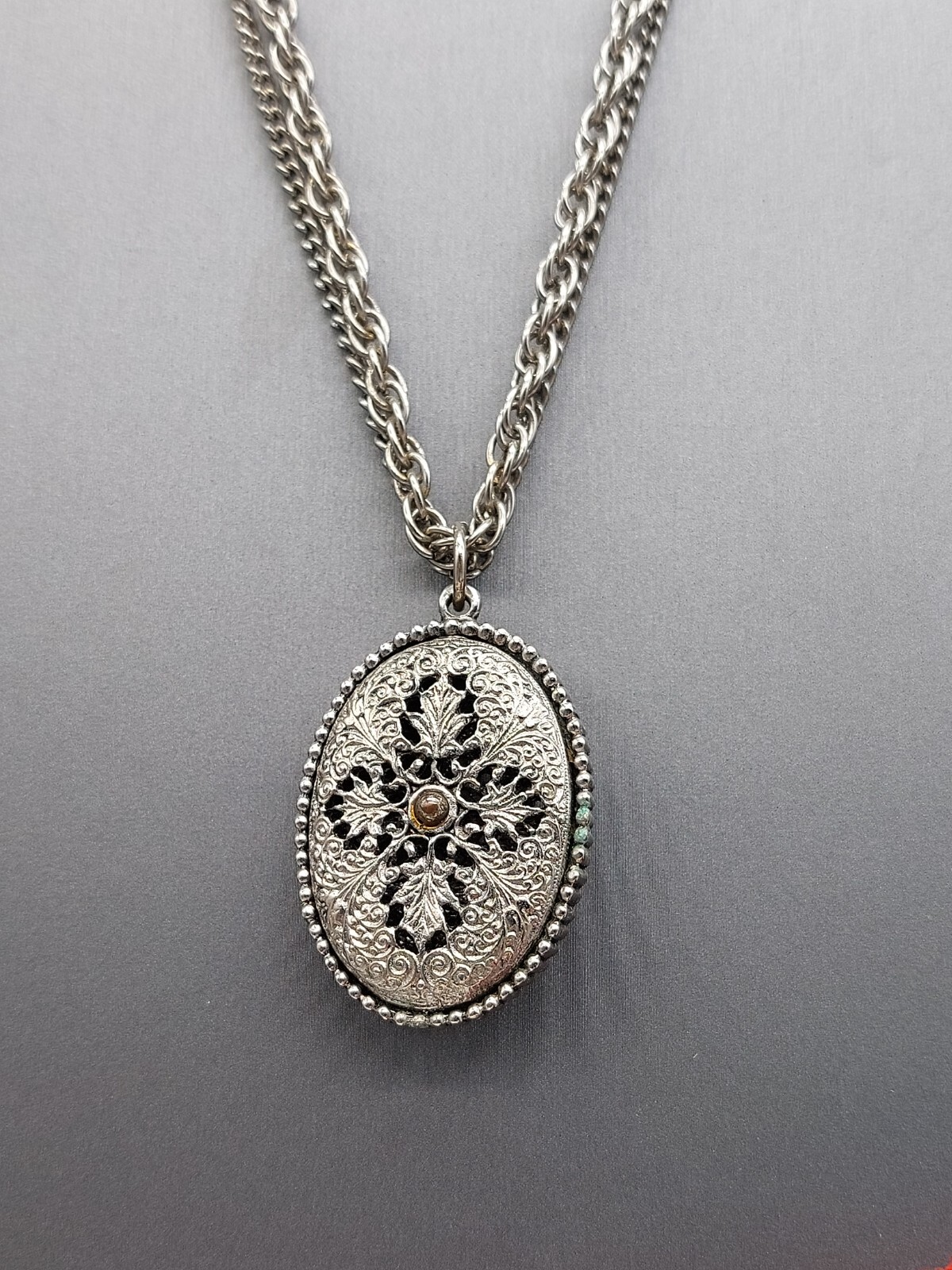 Beautiful Pendant Necklace Double Chain Silver Tone Oval Heavy Pendant 20″