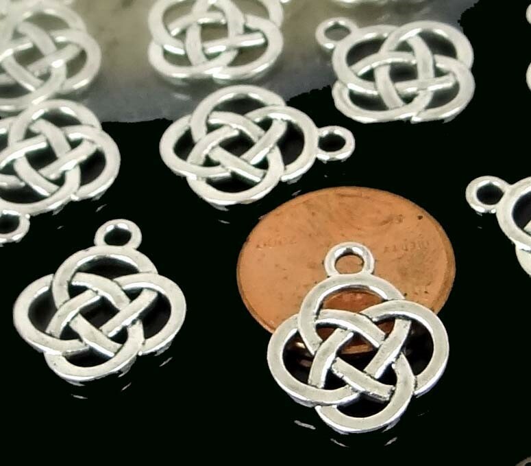 20 Celtic Knot Charms Antique Silver Pewter Pendants 18x15mm