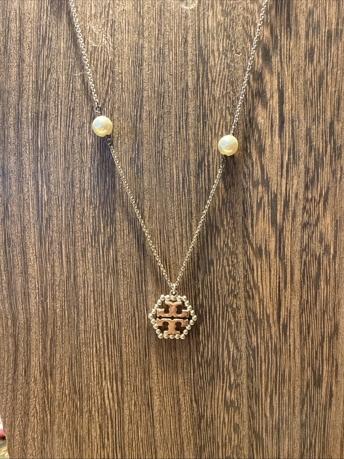 Tory Burch Milgrain Hex Necklace in Gold.
