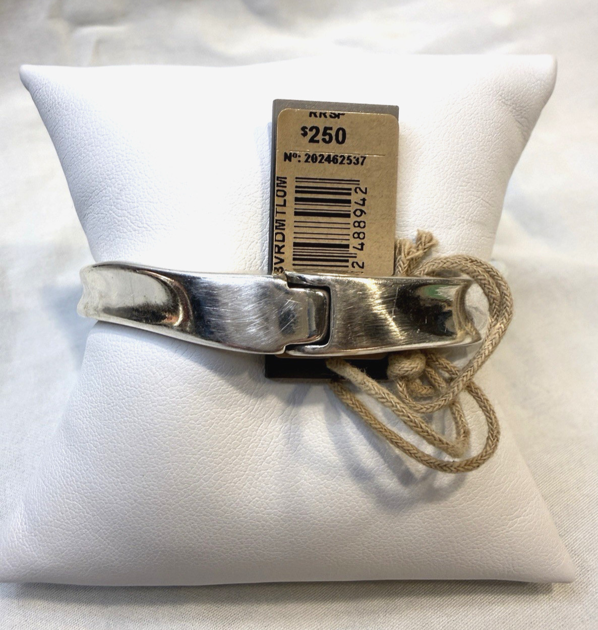 UNOde50 Silver Ser Valiente Cuff Bracelet with Green Crystal Size M