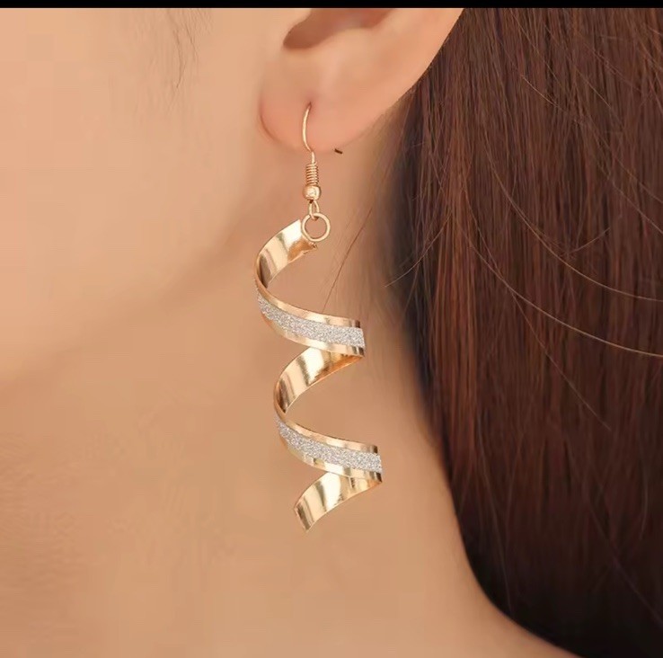 foreing trade new personality wild spiral curved geometric earrings frosted ear