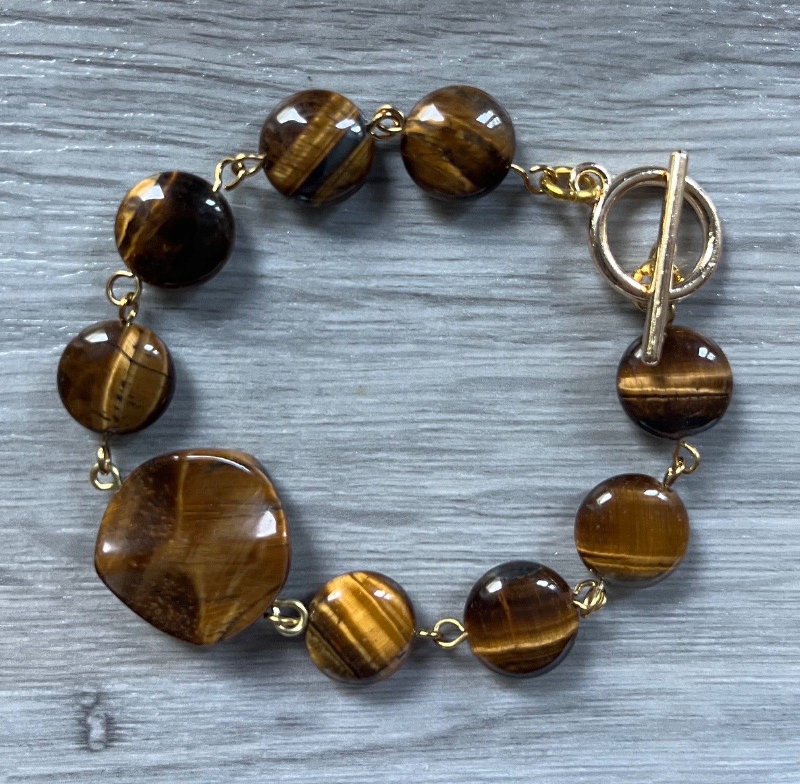 Tiger’s eye bracelet with gold plated toggle clasp, roughly 7 1/2 inches