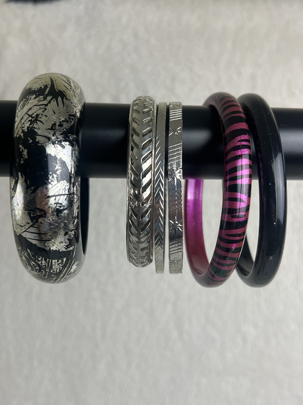 Lot of 6 Women’s Bangle Bracelets Wood, Metal & Plastic Mixed Colors Vintage
