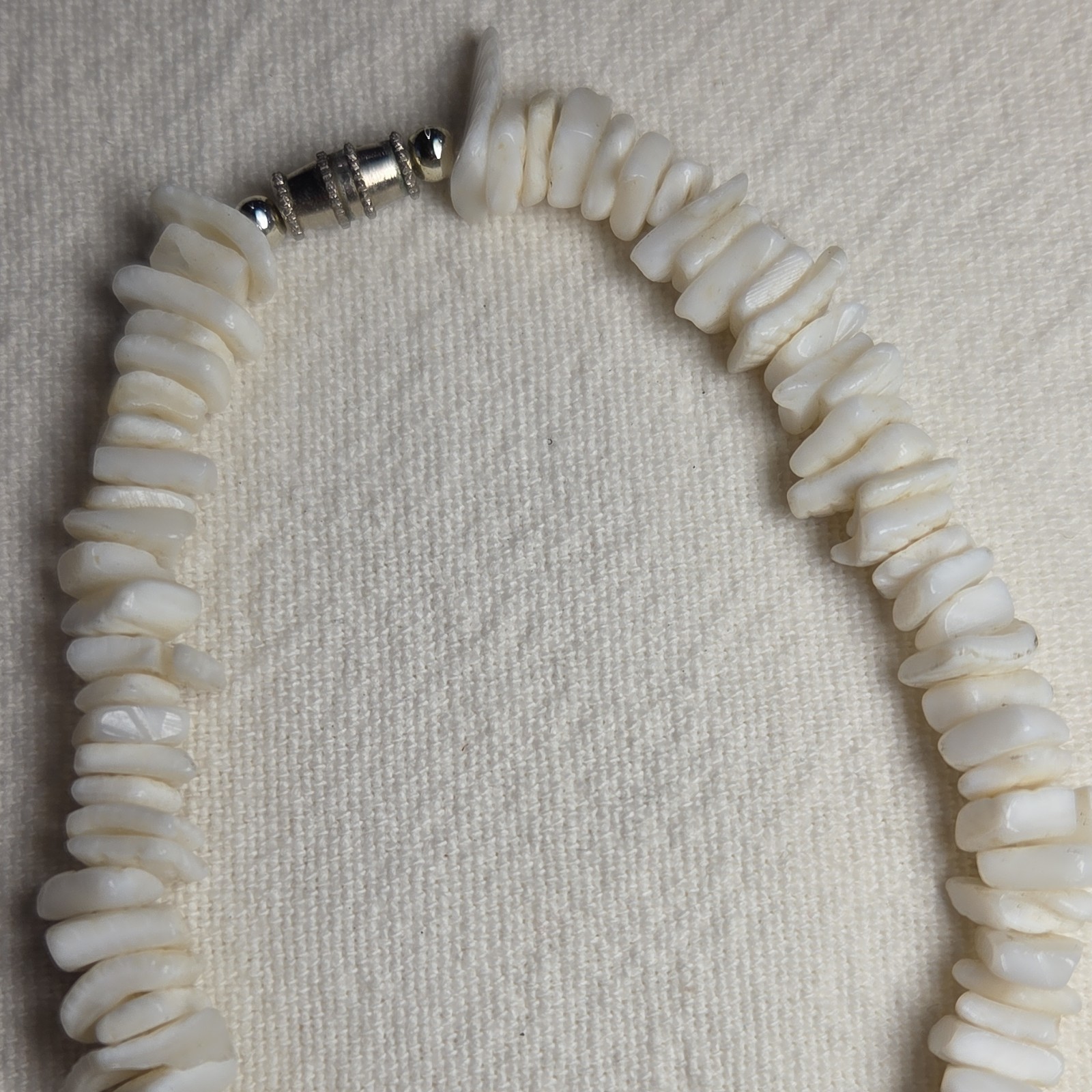 White Shell Chip Bead Necklace Barrel Clasp Beach Nature Sea 18″