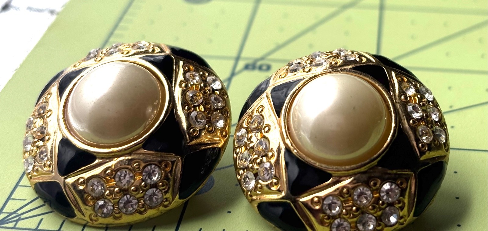 Showy 1980s vintage rhinestone clip on EARRINGS~Elegant Fashion~Faux Pearls