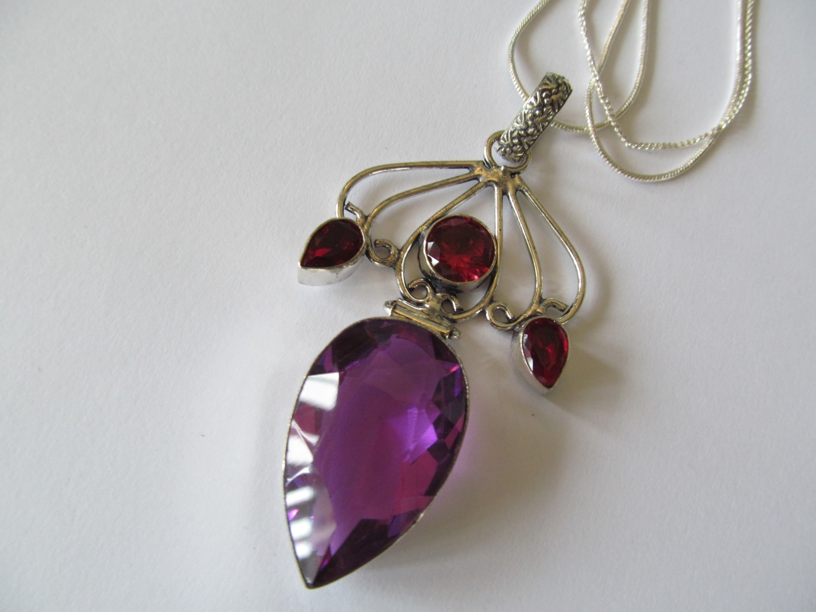 NEW TRIANGLE FACETED AMETHYST CRYSTAL-RED CRYSTALS PENDANT SILVER SNAKE NECKLACE