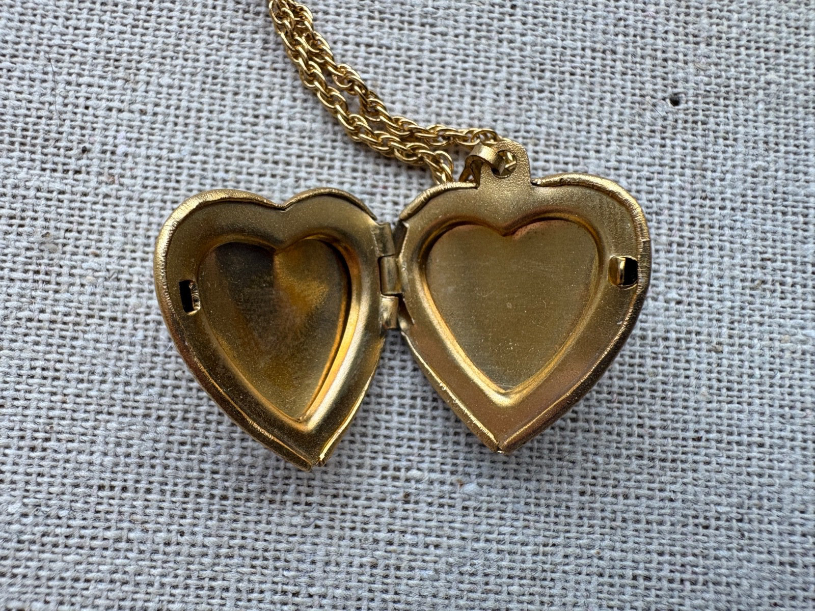 GOLD COLOR LOCKET PENDENT