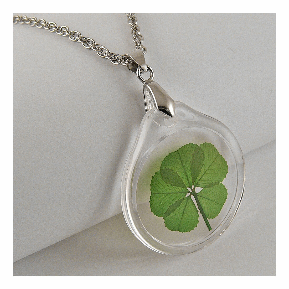 Five Leaf Clover Acrylic Charm Necklace with a Real Five Leaf Clover AN-5J