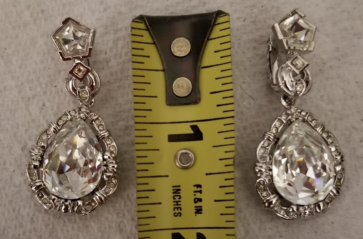 Avon Smithsonian Marie Antoinette Pendant 16 1/4” Necklace Clip Earring Set VTG