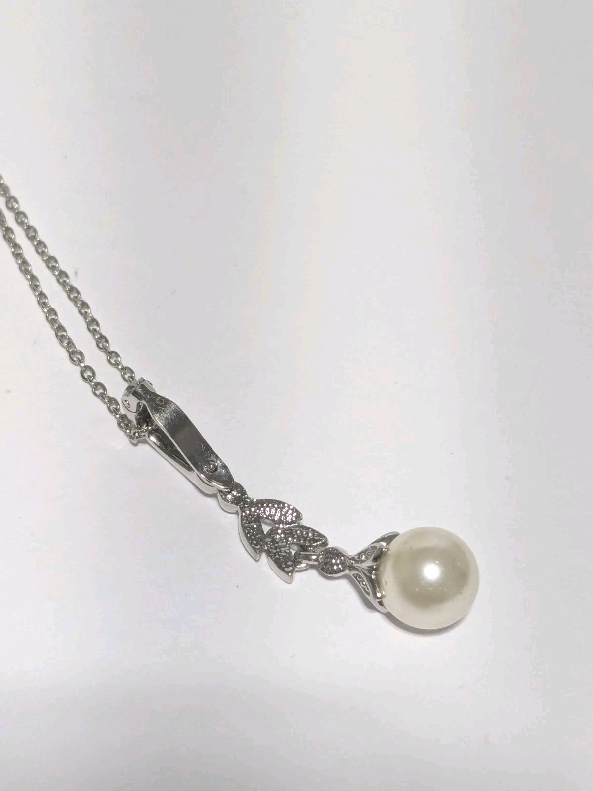 Silver Tone Necklace With Removable Faux Pearl & Rhinestone Leaf Pendant 14″