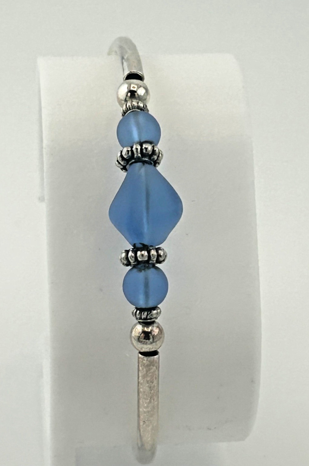 Adjustable bracelet Sea glass style plastic beads silver-tone spacers and band