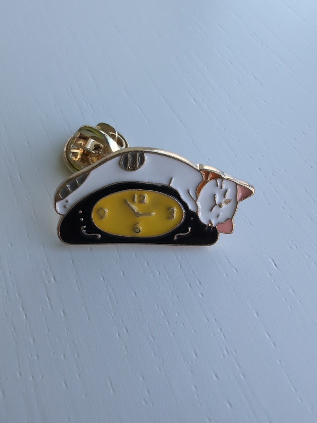 Unbranded Brooch Pin Pottering Cat Sleeping Over Clock Small Enamel Animal 1″