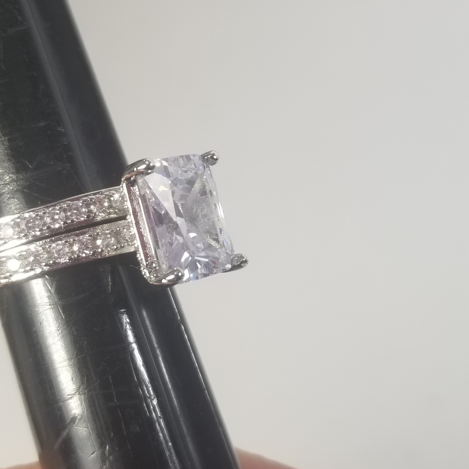 Pair of Vintage Rhinestone Womens Rings Silver Tone Large All Over Size 8.5