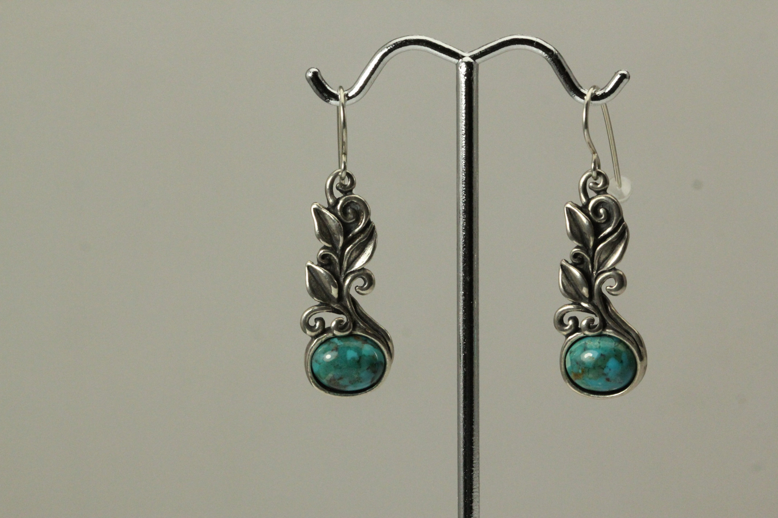 Turquoise Leaf Design 925 Sterling Silver Dangle Earrings 7 grams (EAR5579)