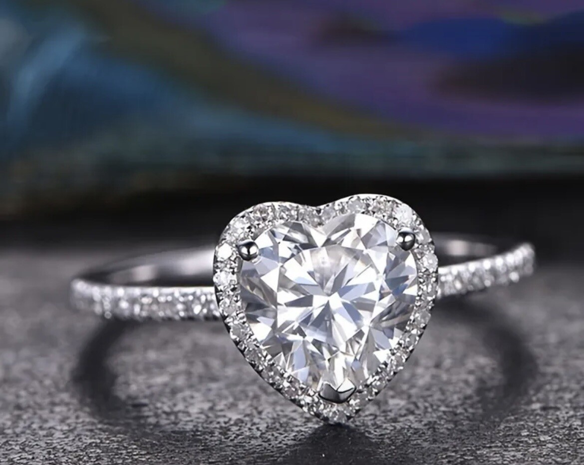 Gorgeous Lab Created Diamond Heart Ring Silver Plated Size 6-11