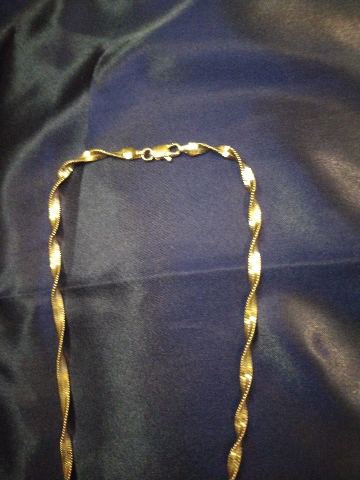 Vintage twisted herringbone gold tone necklace