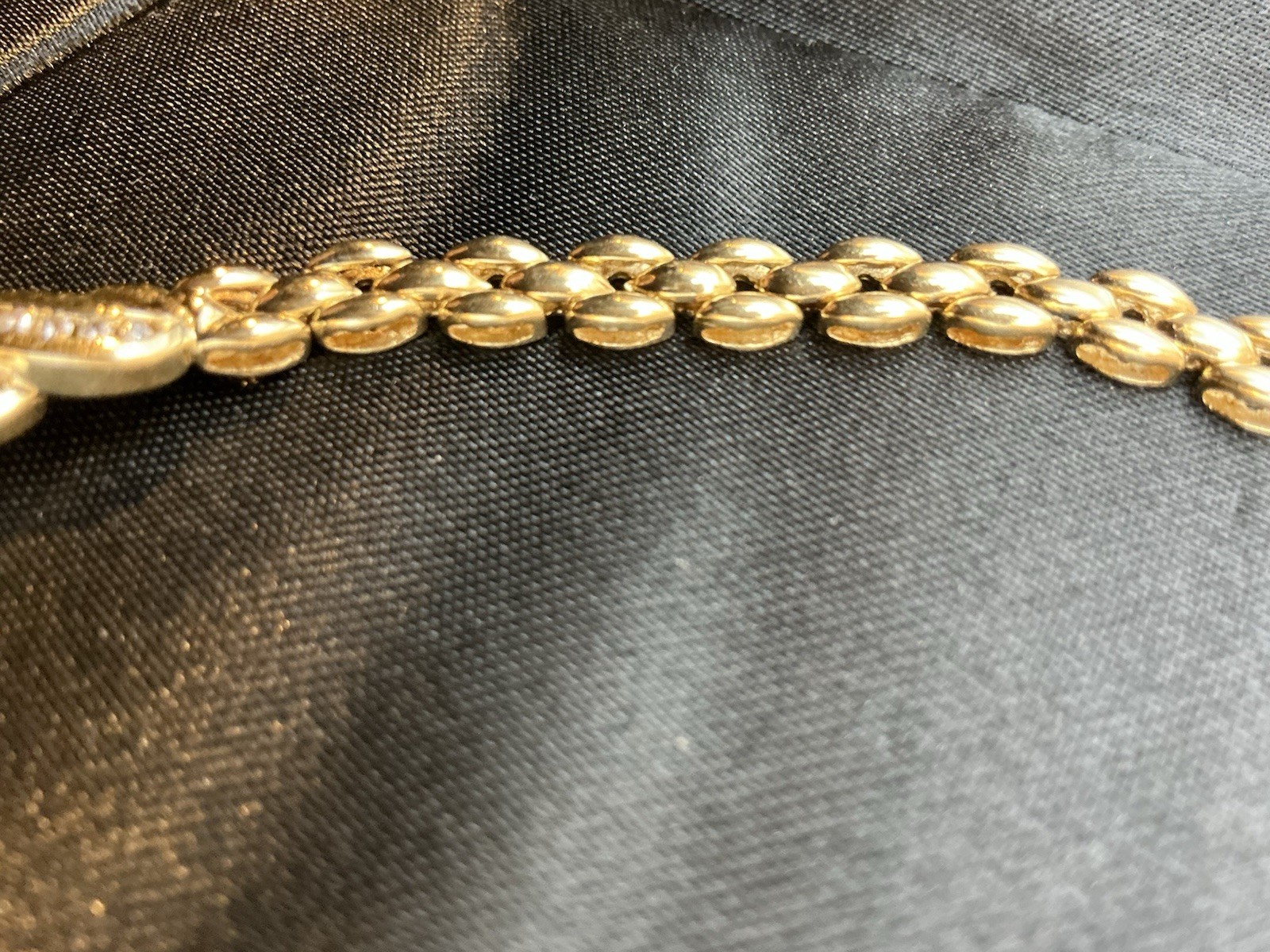 14k Gold Tone Curb Chain Necklace, Round & Baguette Diamonds In Ribbon Style