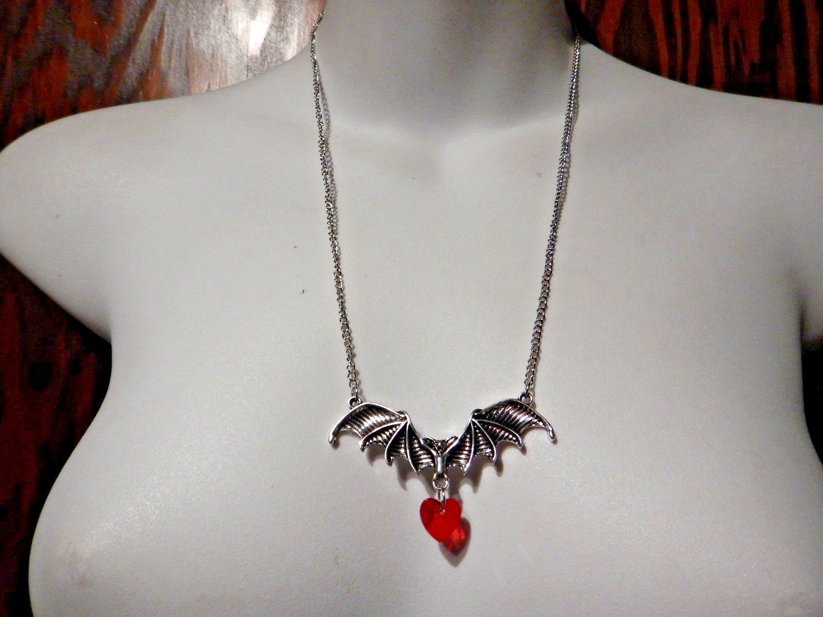 SILVER TONE VAMPIRE BAT heart bib pendant necklace Halloween Valentine U4