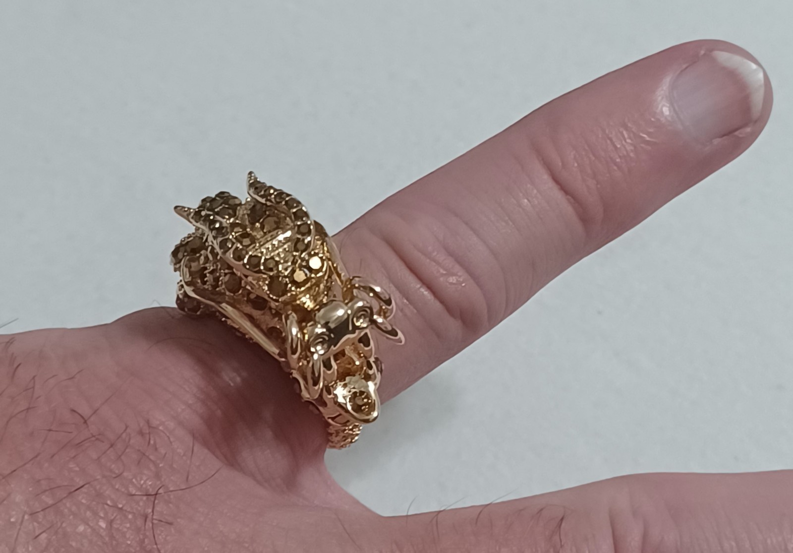 🐲 COOL Simply VERA WANG Gold Tone DRAGON RING, Simulated Crystal Gems SIZE 8