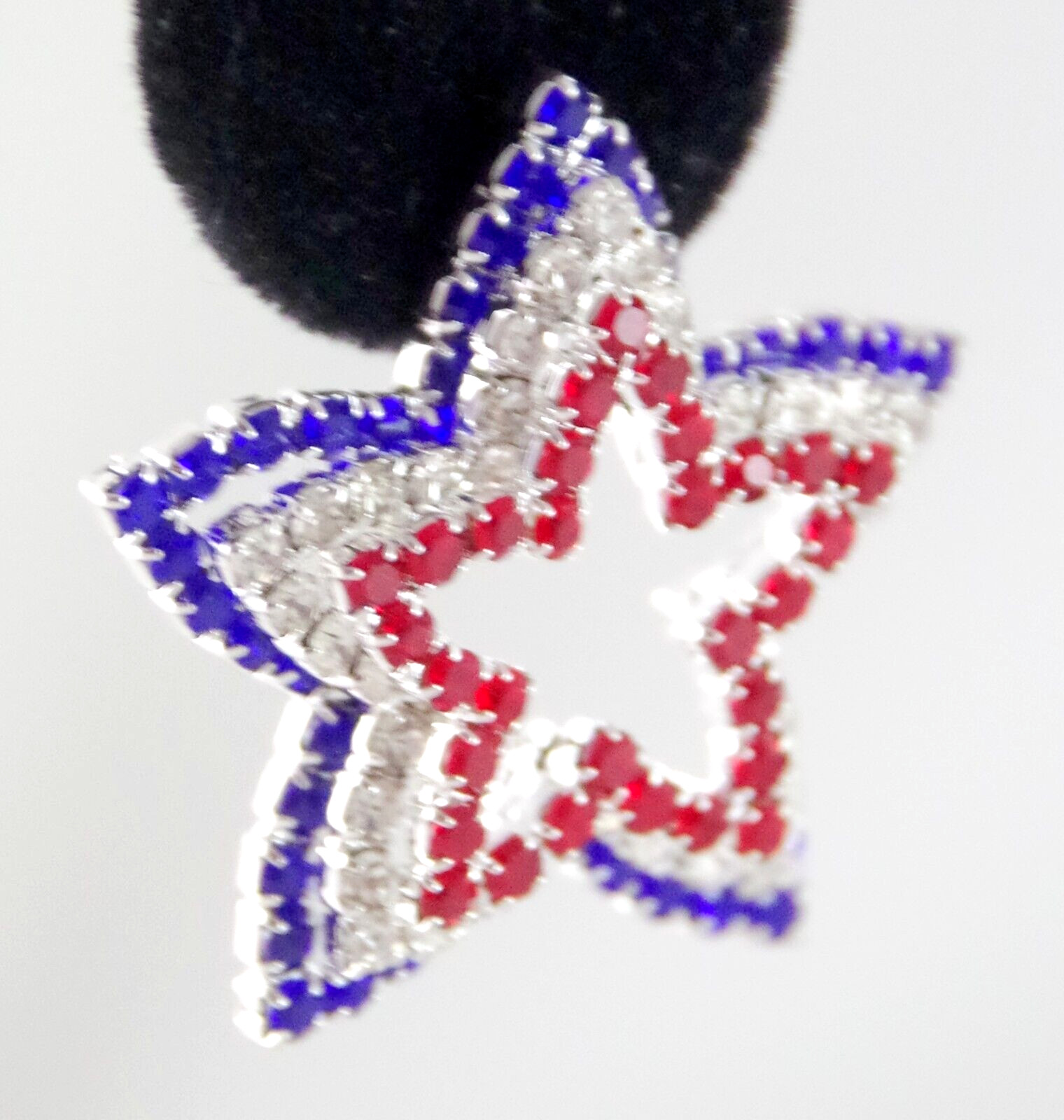 Prong-Set Rhinestones! 1.25″ NEW BETSEY JOHNSON PATRIOTIC TIERED STAR EARRINGS