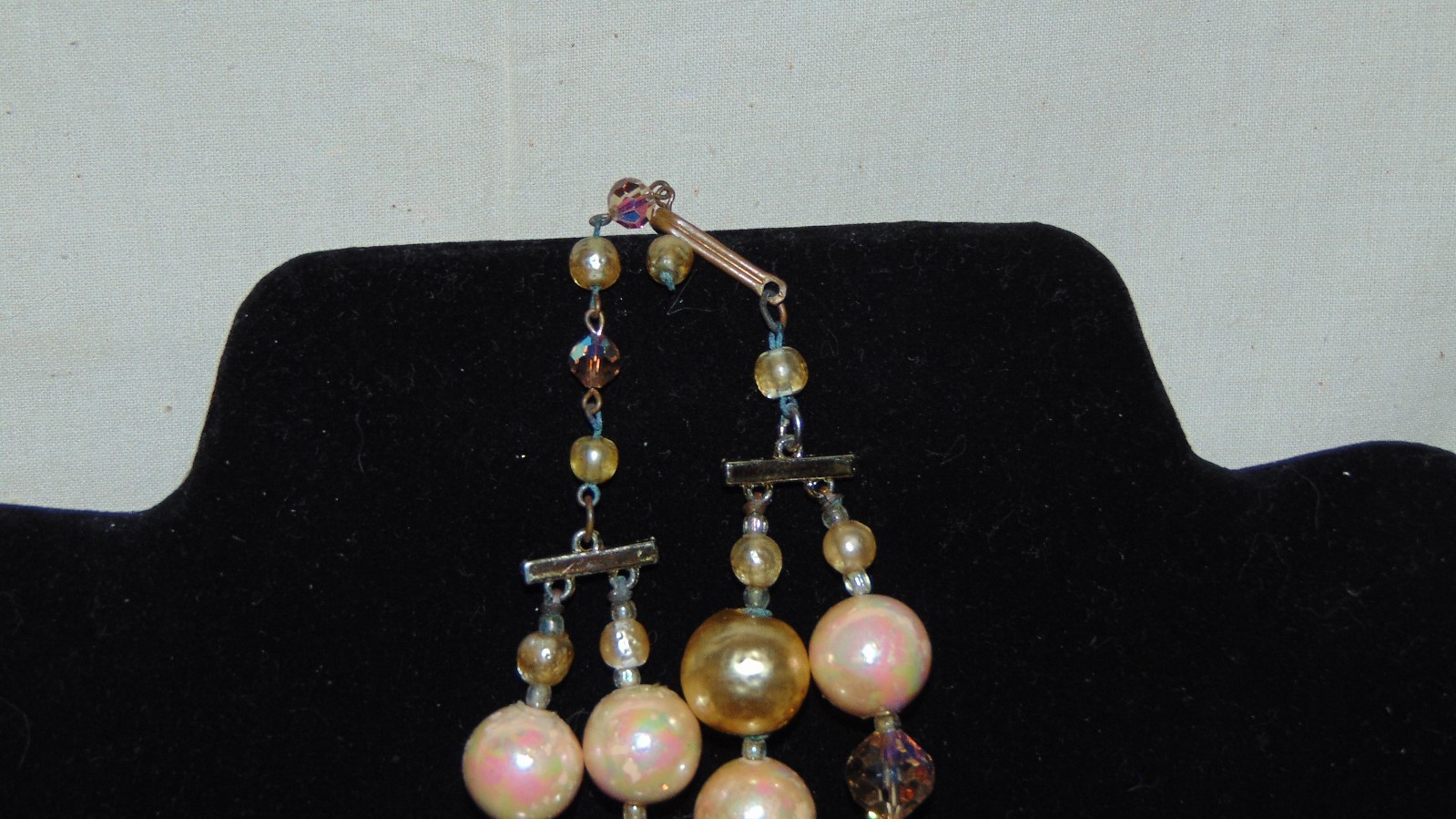 15″ TO 17″ VINTAGE BEAUTIFUL TWO STRAND GLASS BEAD NECKLACE