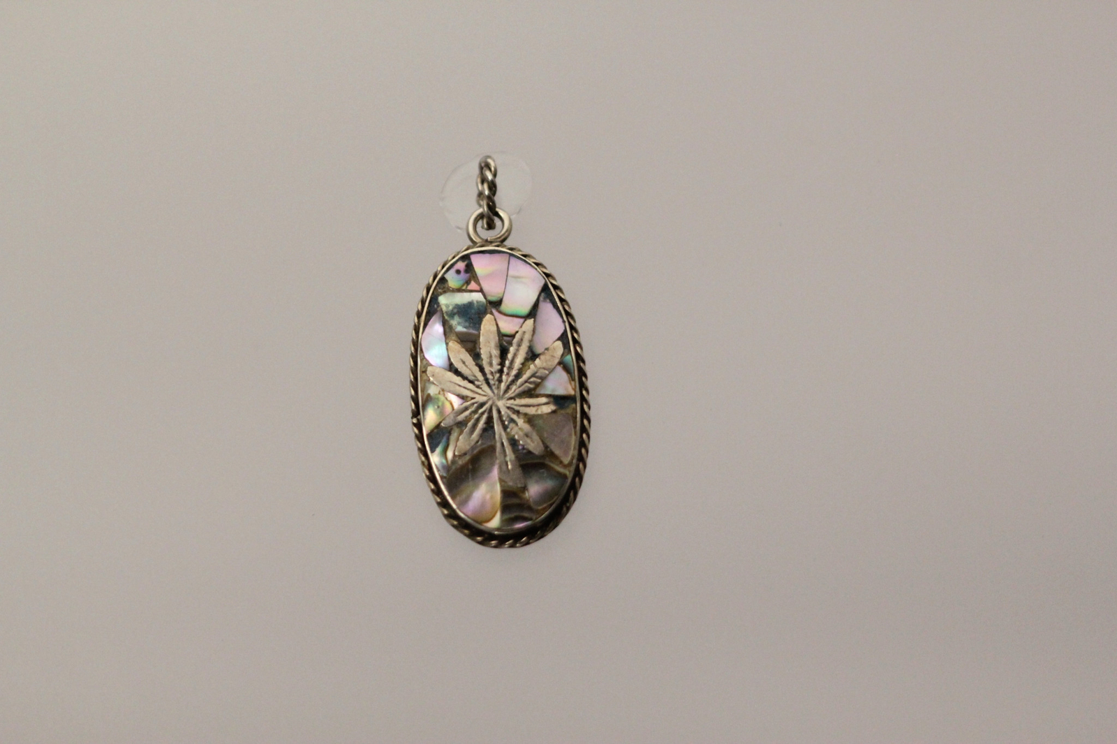 925 Sterling Silver Oaua Shell Palm Tree Oval Pendant 7.3 Grams (PEN9420)