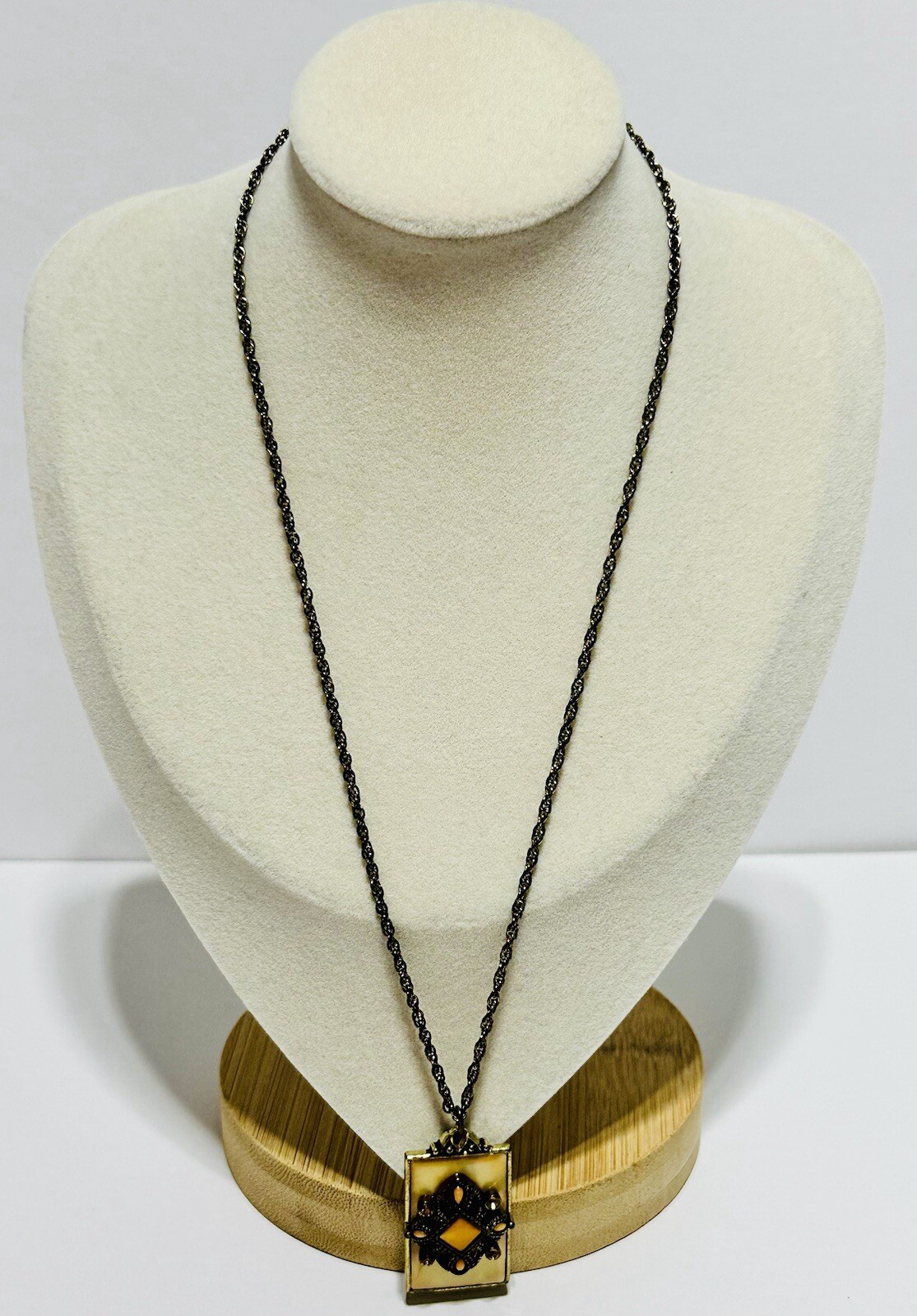 1928 Mother Of Pearl Iridescent Pendant Antique Gold Tone Necklace 17in