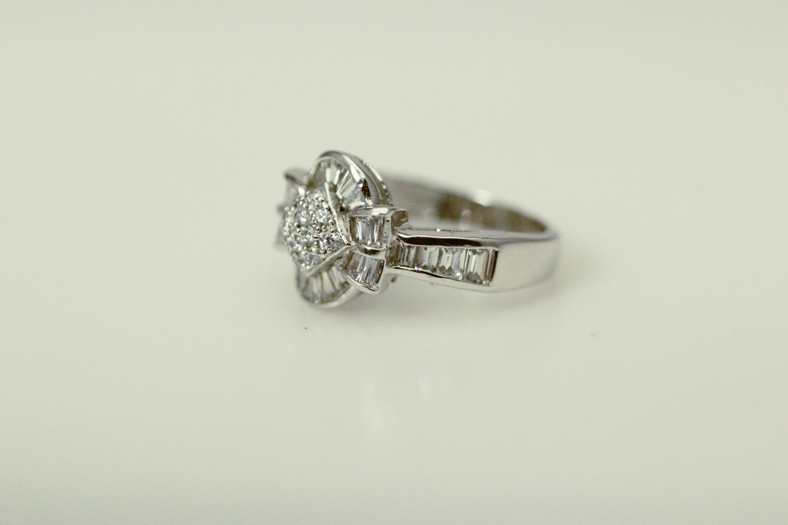 925 Sterling Silver Size 7 Art Deco Style CZ Dinner Ring 4.1 Grams (RIN8387)