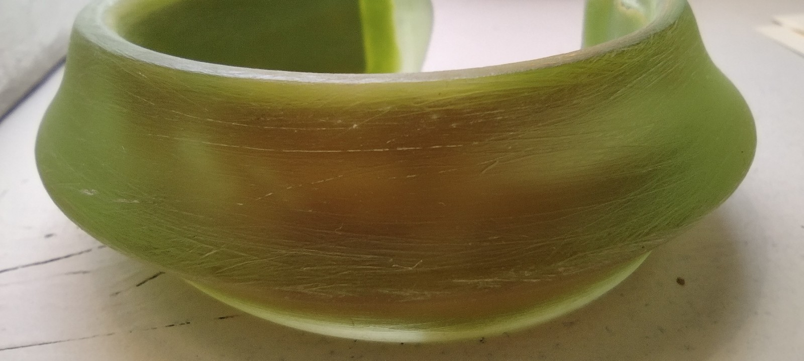 VINTAGE 1960s ’70’s Green LUCITE ACRYLIC Resin Bangle BRACELET Inner Metal Strip