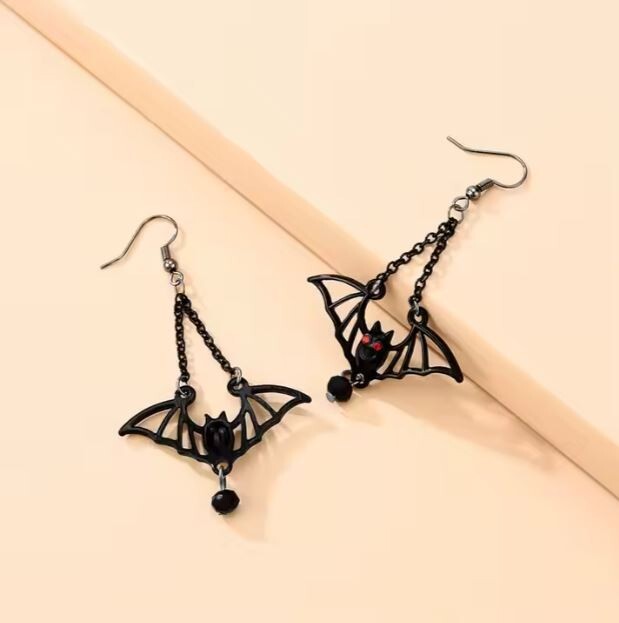 Creative New Gothic Bat Hook Earrings Black Vintage Halloween Jewelry for Women